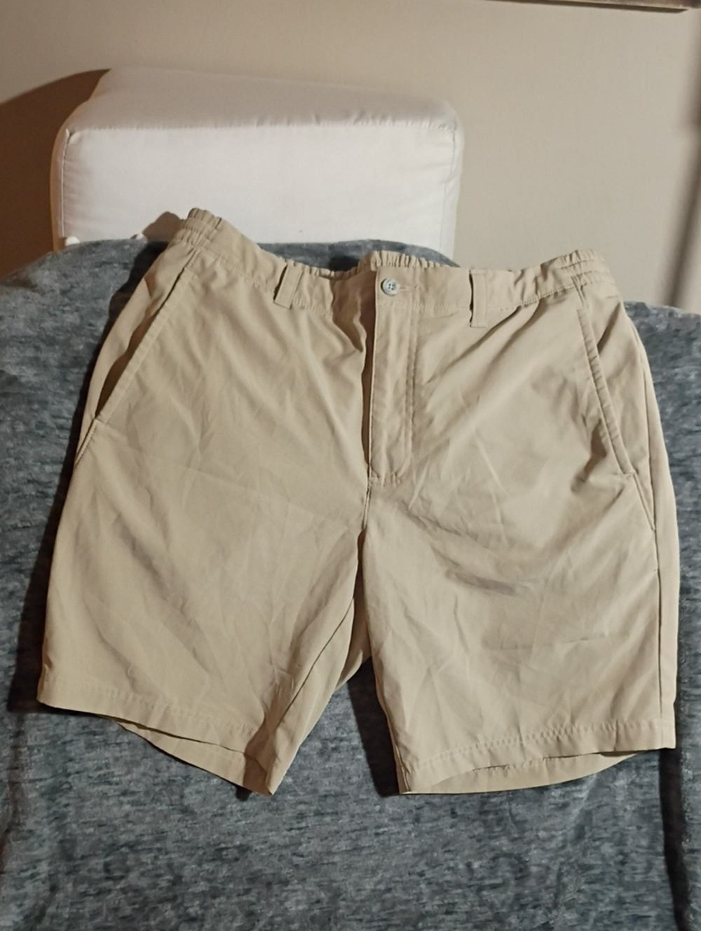 PGA TOUR Men's Flat Front Performance Golf Shorts Khaki Beige 34 NWOT
